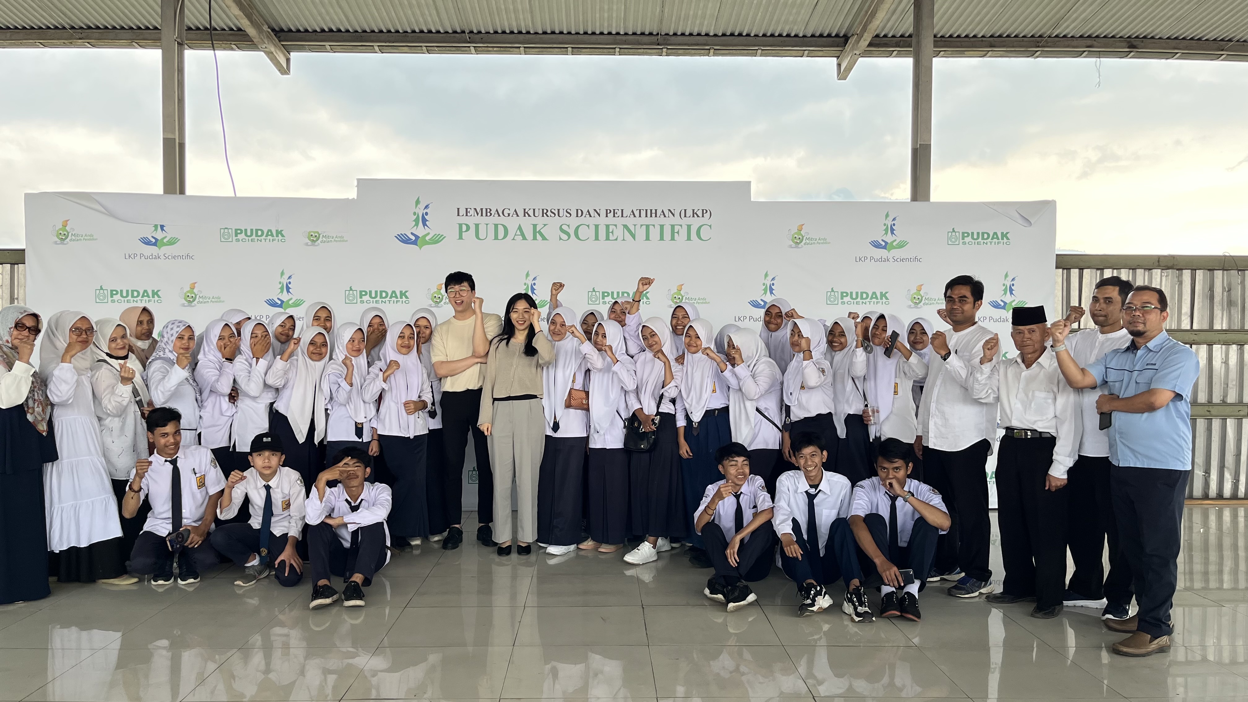 Students and teachers after a Pintar session